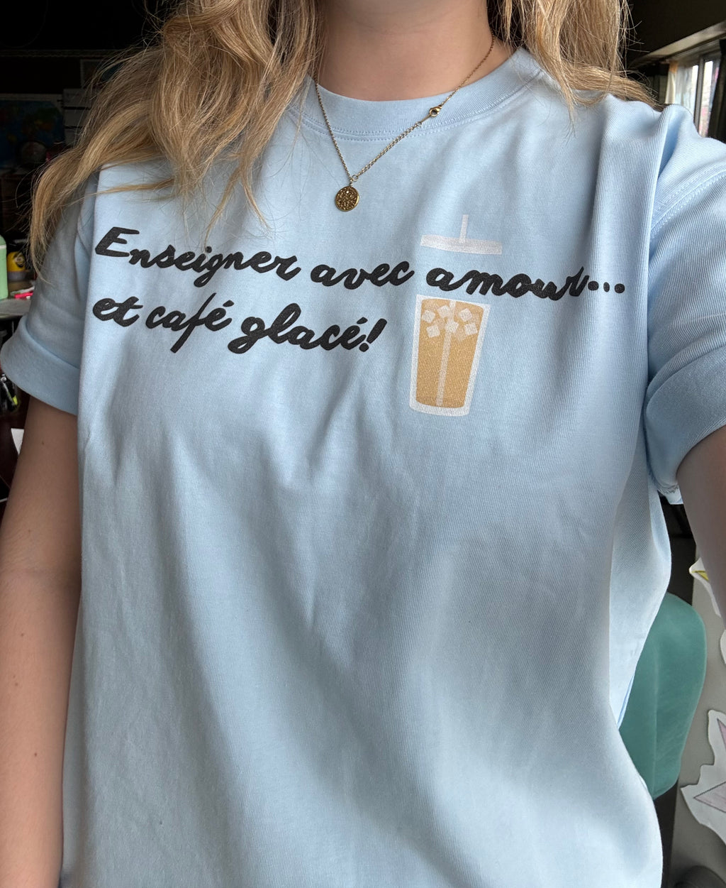 Enseigner avec amour et café glacé - T-Shirt
